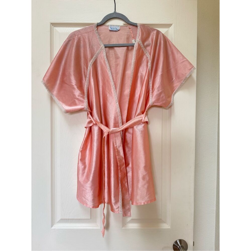 Symmetry Fashions M-L women’s vintage 1970’s silky satin pink candy pink robe 70